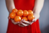Kto nie powinien jeść mandarynek? Przy tych schorzeniach spożywanie owoców cytrusowych może zaszkodzić. Sprawdź, czy należysz do tej grupy