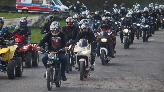 W niedzielę koszaliński Motopark rozpoczął sezon motocyklowy 2017. Zobacz także Rozpoczęcie sezonu motocyklowego w Koszalinie