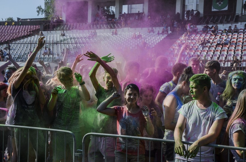 Eksplozja kolorów w Jastrzębiu. Barwna chmura nad stadionem