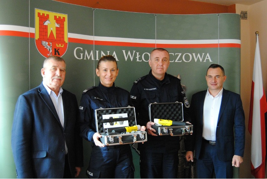 Gminy Włoszczowa i Secemin podarowały policjantom alkomaty