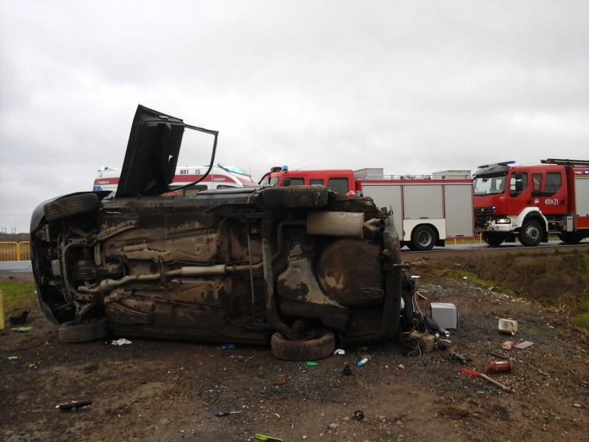 Kozły. Audi dachowało na DK 66. Kierowca w szpitalu