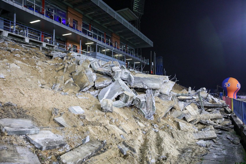 Stadion Pogoni Szczecin: Koronawirus u pracowników, zdemontowane krzesełka. Co słychać na budowie? ZDJĘCIA