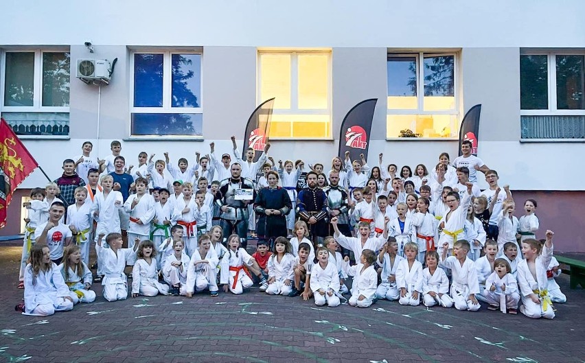 AKT Niepołomice-Kraków. Wiele atrakcji podczas 19. Letniej Akademii Karate. 70 uczestników obozu ZDJĘCIA