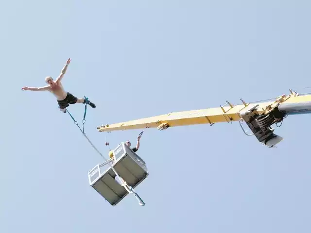 Bungee, czyli ekstremalny skok z wysokości 70 metrów będzie dostępny dla mieszkańców i turystów w Łebie.