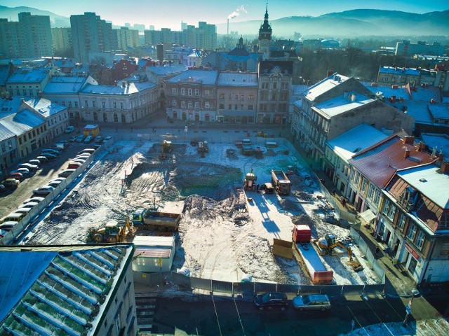 Od połowy grudnia pełną parą ruszyły prace związane z rozbudową ulicy Cyniarskiej oraz placu Wojska Polskiego