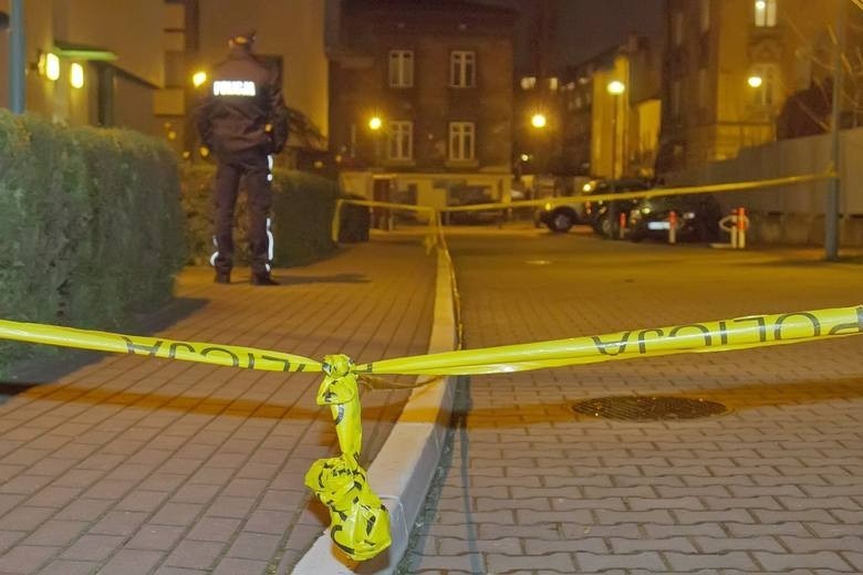 Kraków. Zarzut usiłowania zabójstwa za ugodzenie policjanta nożem