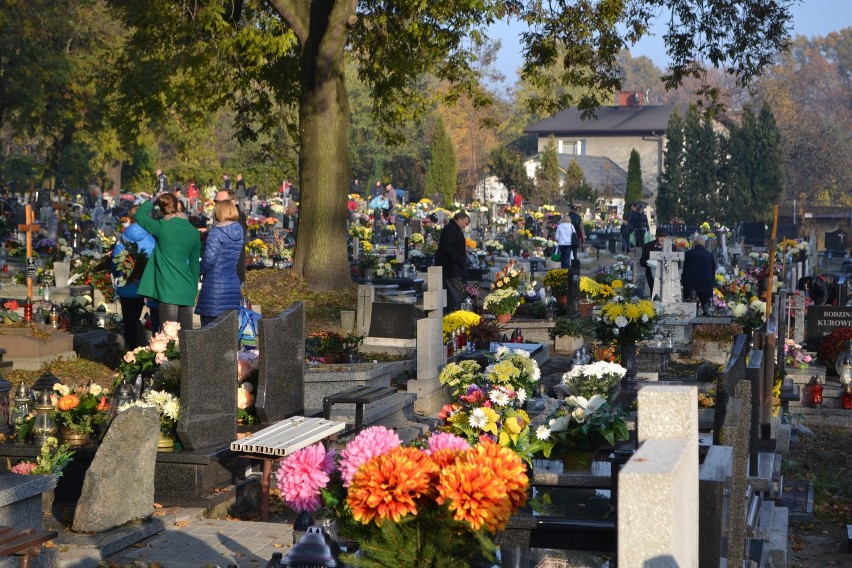 Rybnik: Pierwsze korki, wolne parkingi, ludzie sprzątający...