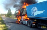 Pożar ciężarówki na drodze w gminie Sztum. Kabina ciągnika siodłowego spłonęła doszczętnie 