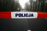 Wypadek pod Oleśnicą. Samochód wypadł z jezdni. Dwie osoby zostały ranne