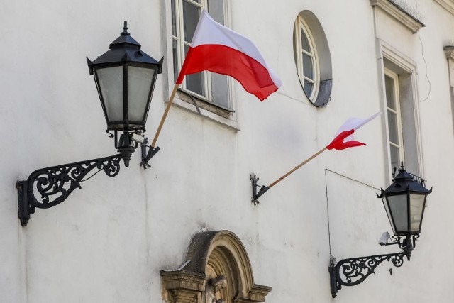 W 2020 roku czeka nas 253 dni do przepracowania oraz 113 dni wolnych od pracy. Ponadto przypada 13 świąt ustawowo wolnych.