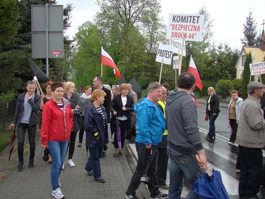 Blokada drogi w Jaśkowicach koło Brzeźnicy.