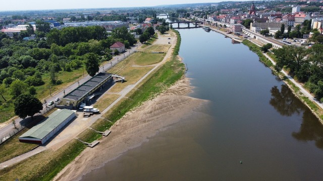 W lubuskich rzekach z dnia na dzień jest coraz mniej wody.