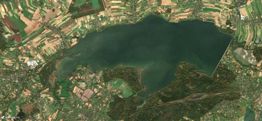 Jezioro Goczałkowickie i zapora, której długość wynosi 2980...