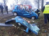 Wypadek w Plastowie: Matiz uderzył w drzewo, kobieta trafiła do szpitala