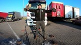 Kierowca ciężarówki z Brzezin wozi ze sobą hantle i trenuje na parkingach. Ma na koncie pierwsze sukcesy sportowe