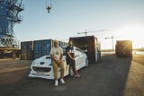 "Taxi 5" [RECENZJA]. Biała taksówka znowu mknie po Marsylii, czyli powtórka z rozrywki