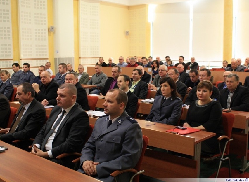 Policjanci w Urzędzie Marszałkowskim [FOTO]