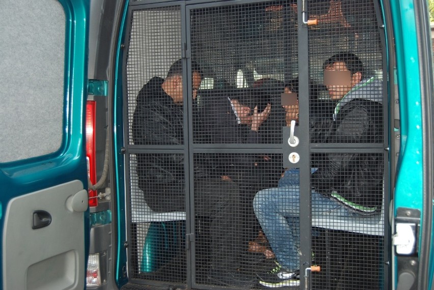 Katowice: Oskarżono członków grupy nielegalnie przewożącej imigrantów