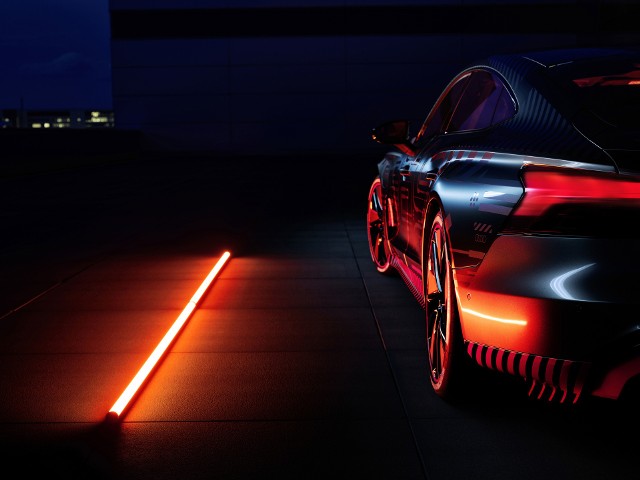 Audi e-tron GTAudi e-tron GT to pierwszy samochód marki z napędem czysto elektrycznym, który powstawać będzie wyłącznie w Niemczech. Począwszy od końca 2020 roku, to Gran Turismo będzie zjeżdżać z taśmy produkcyjnej w zakładach Audi Böllinger Höfe w Neckarsulm. Fot. Audi