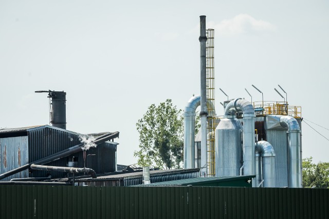 Samorządowe Kolegium Odwoławcze powiadomiło strony, że termin załatwienia sprawy nastąpi do 3 kwietnia br. "Przyczyną przedłużenia terminu załatwienia sprawy jest skomplikowany charakter sprawy oraz konieczność dokonania wnikliwej analizy zgromadzonych akt sprawy" - czytamy w zawiadomieniu SKO.