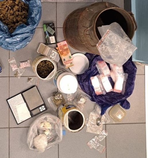 Blisko 4 kilogramy narkotyków przy 48-latku. Bełchatowscy policjanci w akcji