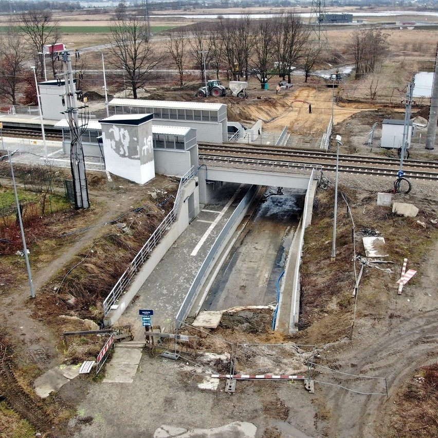 Pod Krakowem w Kokotowie budują nową drogę. Przy przystanku kolejowym