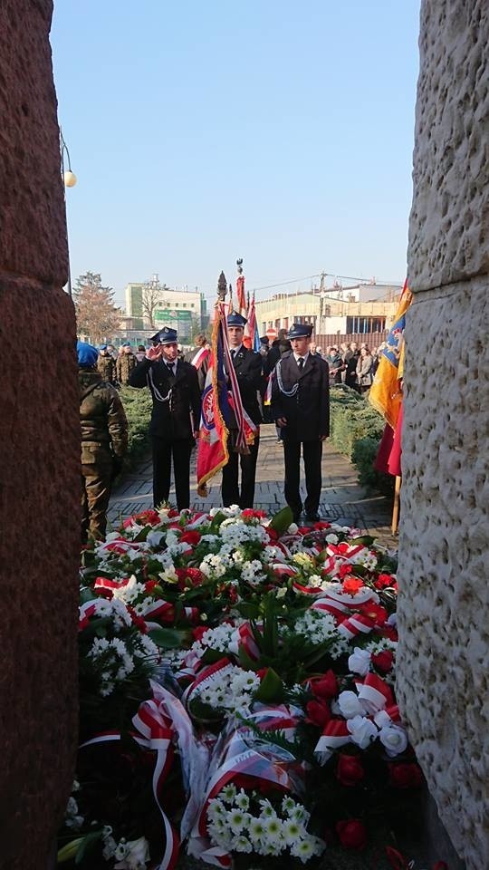 Święto Niepodległości w Jędrzejowie. Modlitwa, widowisko i... grochówka [WIDEO, zdjęcia]