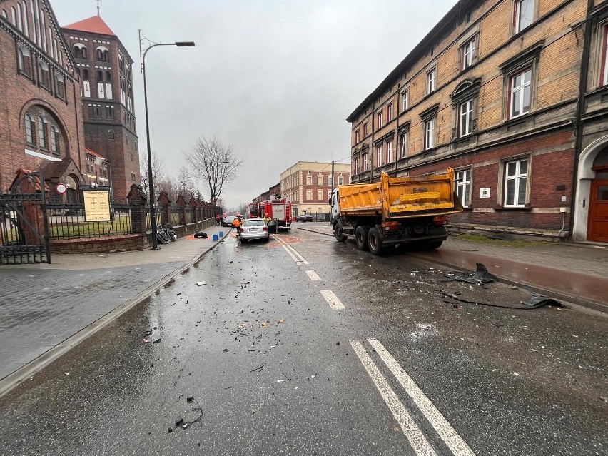 Jeden z kierowców został przetransportowany do szpiatla.