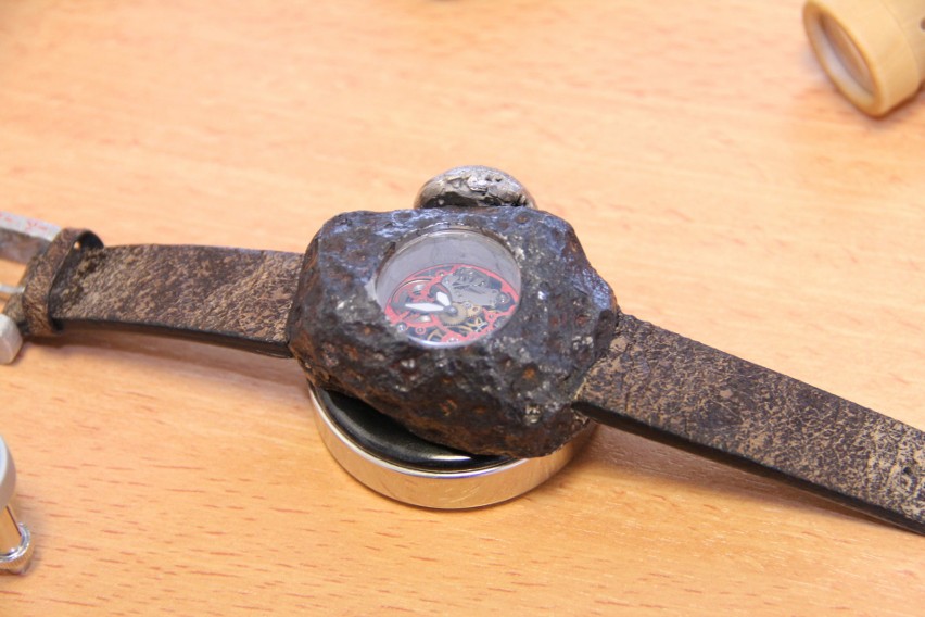 Tak prezentuje się niesamowity zegarek szwajcarskiej firmy...