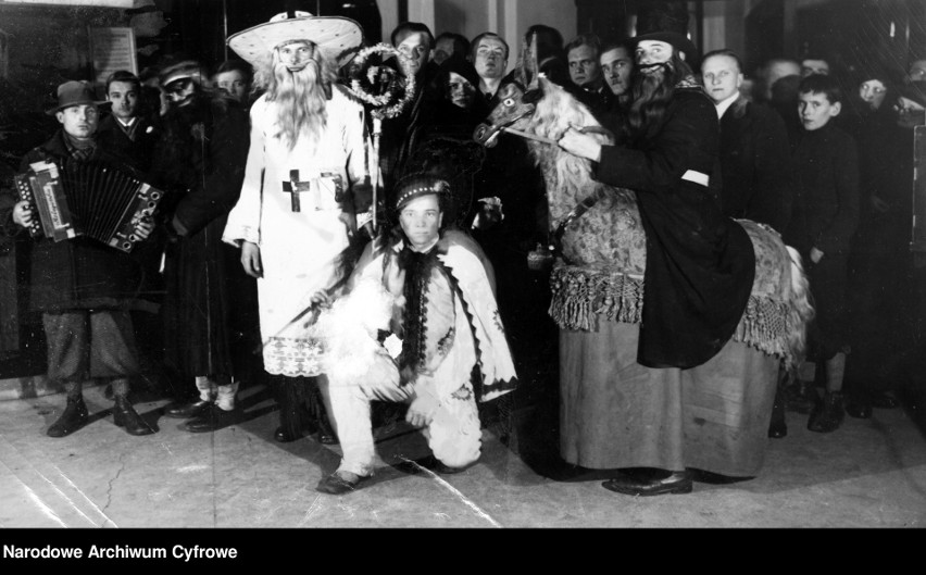 1935 Grupa kolędników podczas wizyty w Pałacu Prasy w...