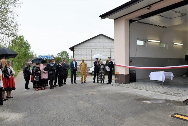 W Chobrzanach, w gminie Samborzec  otwarto i poświęcono nowy garaż na potrzeby  niedawno zakupionego średniego samochodu ratowniczo-gaśniczego dla jednostki. Oddanie garażu stało się świętem dla lokalnej społeczności i licznie zaproszonych gości.