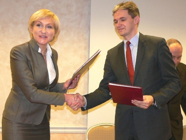 Akt komunalizacji buskiej spółki uzdrowiskowej podpisali w środę minister Urszula Pasławska i marszałek Adam Jarubas.