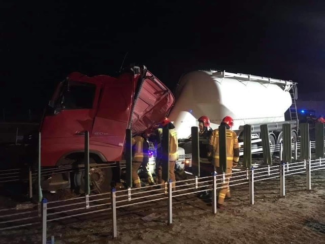 A1: zderzenie dwóch ciężarówek na obwodnicy Częstochowy. Jedna osoba jest ranna