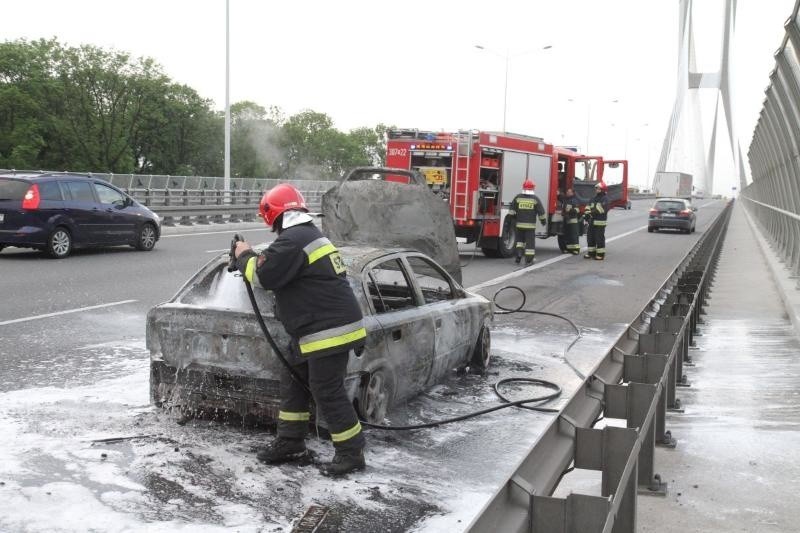 Pożar samochodu na AOW, Wrocław 26.05.2015