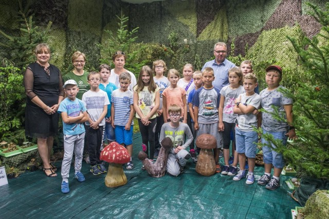 W piątek wystawę zwiedzali uczniowie szkoły podstawowej z Lesiowa.