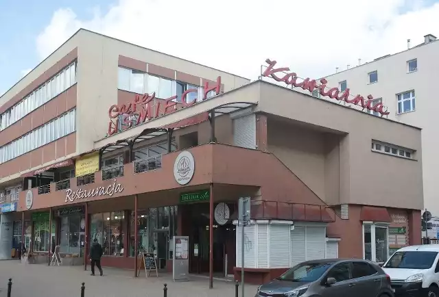 Dziś Cafe Uśmiech słynie, przede wszystkim, z wieczorków tanecznych, ale starsze pokolenia wspominają je również jako miejsce randek i spotkań.