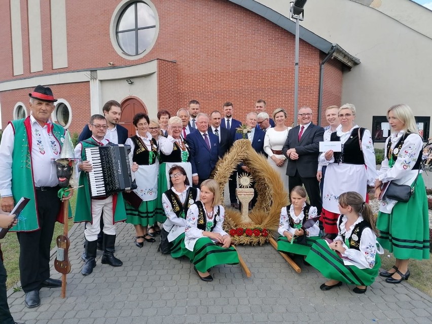 Dożynki w gminie Puck. Najpiękniejszą wsią gminy zostało Żelistrzewo! Najładniejszy wieniec dożynkowy stworzyło Mieroszyno