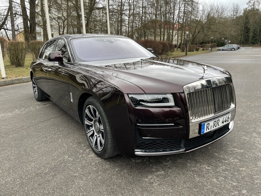 Po krótkich jazdach testowych nowym Rolls Roycem Ghostem, w...