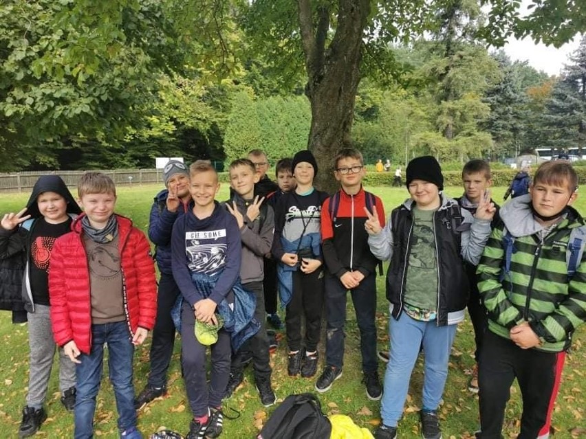 Uczniowie szkoły podstawowej numer 1 w Białobrzegach gościli w Nadleśnictwie Dobieszyn