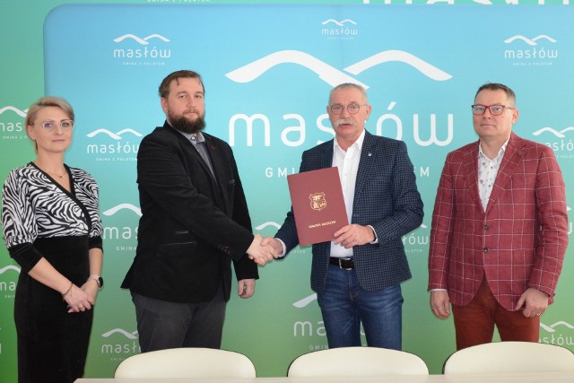 Zawarta umowa dotycząca opracowania PFU jest kolejnym krokiem samorządu gminy Masłów do powstania w Masłowie Drugim budynku wielofunkcyjnego ze żłobkiem.