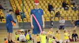 Piłkarze ręczni Łomży Industrii Kielce poprowadzili mikołajowy trening dla dzieciaków. Zobacz zdjęcia