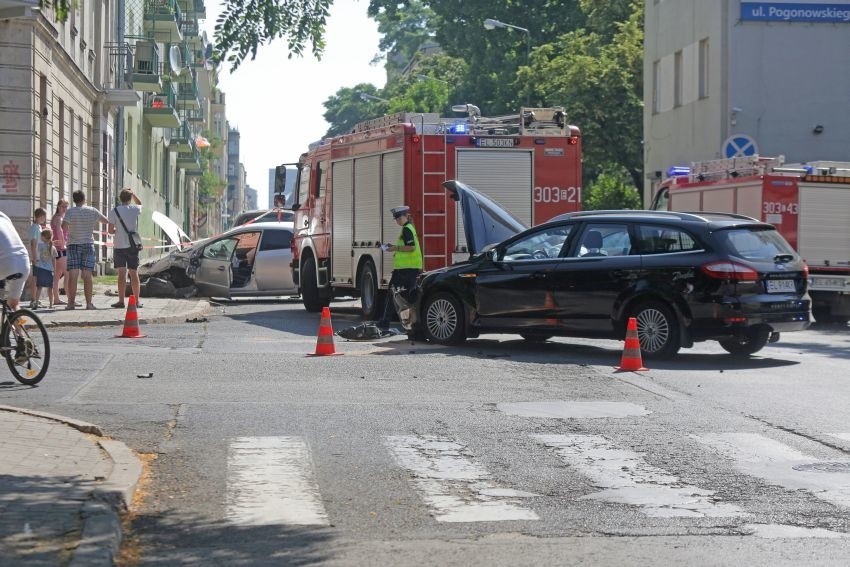 Wypadek na skrzyżowaniu ulic 6 Sierpnia i Strzelców...