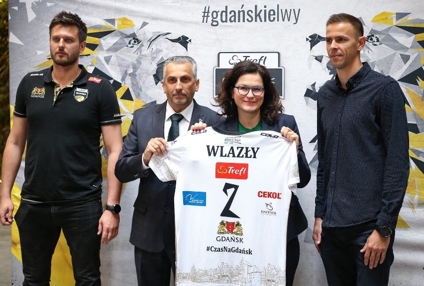 Mariusz Wlazły został przedstawiony mediom jako zawodnik...