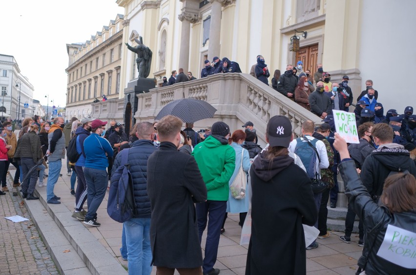 Protesty kobiet w kościołach po orzeczeniu Trybunału Konstytucyjnego. "Módlmy się o prawo do aborcji"