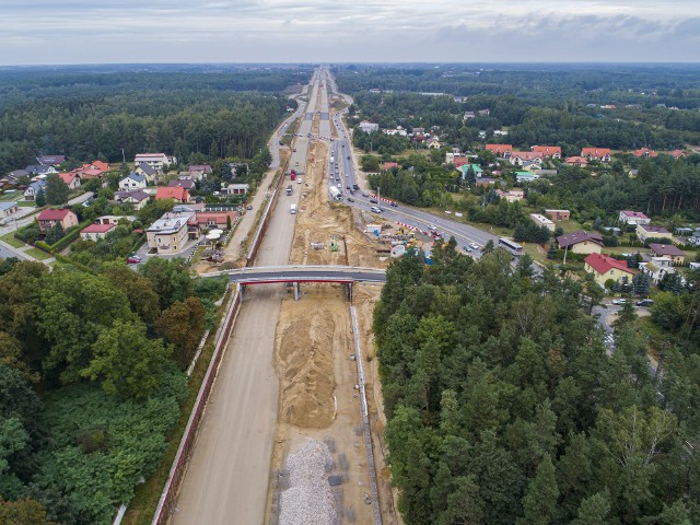 Nową trasa numer 7 do Warszawy mieliśmy pojechać w październiku 2022 roku. Już wiadomo, że terminu nie uda się dotrzymać.