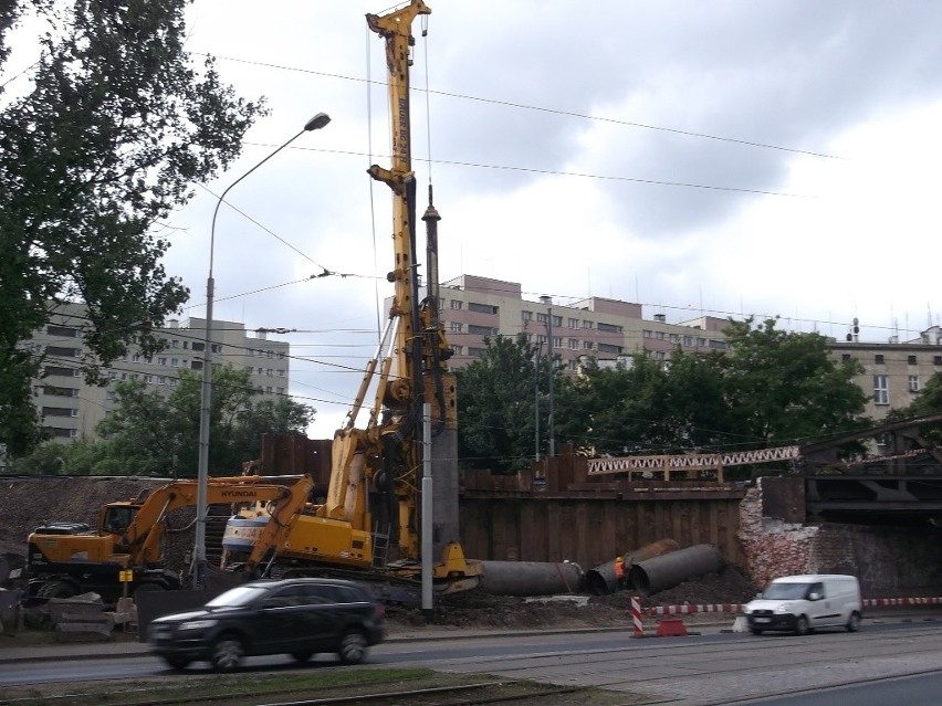 Wrocław: Rozbiórka wiaduktu nad Grabiszyńską weszła w nowy etap (ZDJĘCIA)