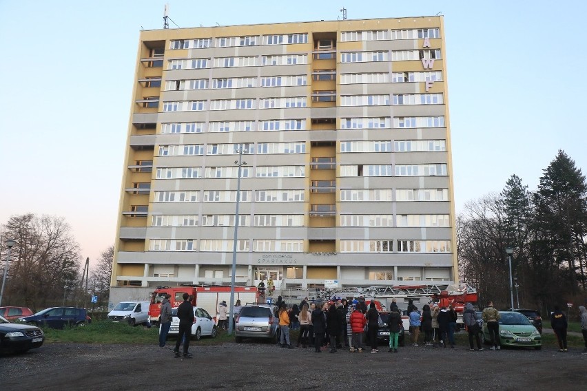 Ewakuacja domu studenckiego Spatrakus na terenie Stadionu...