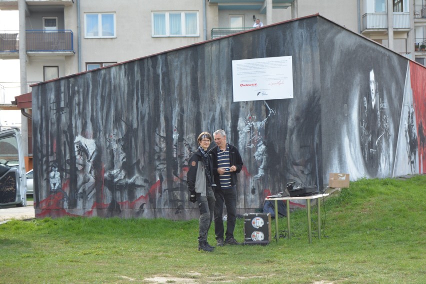 Ostrołęka. Mural historyczny przy ul. Pileckiego uroczyście odsłonięty