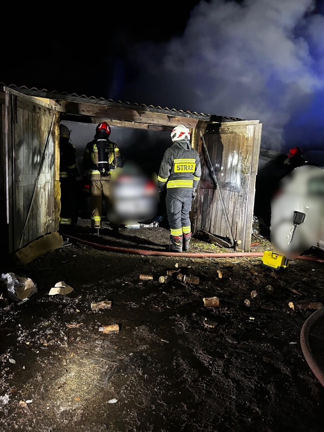 W czwartek 8 lutego przed godziną 21 strażacy z PSP w Toruniu oraz OSP z Lulkowa i Papowa Toruńskiego ruszyli gasić pożar, który wybuchł w Lulkowie. Paliły się drewniane zabudowania gospodarcze.