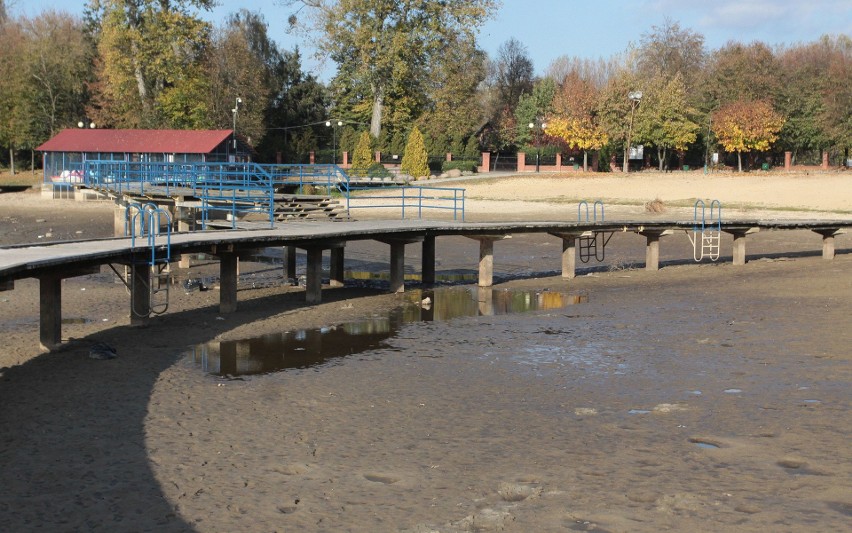 Woda z zalewu na radomskich Borkach została już spuszczona.